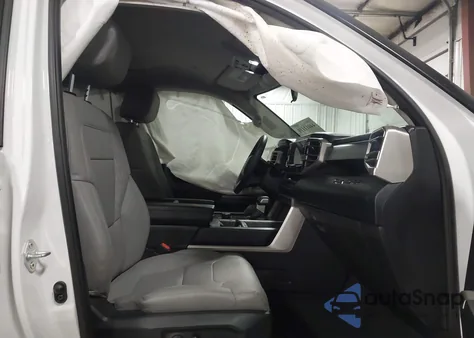 2024 Toyota Tundra Sr5 z USA, uszkodzony, nr VIN 5TFLA5DA9RX149327